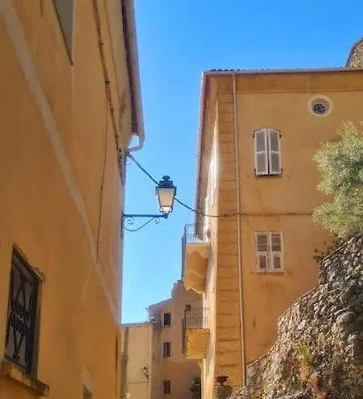 La Casa Monti Au Coeur Du Village De *