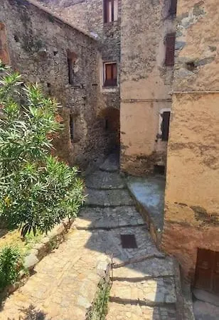 La Casa Monti Au Coeur Du Village De * Lama