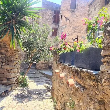La Casa Monti Au Coeur Du Village De *