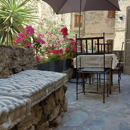 La Casa Monti Au Coeur Du Village De *